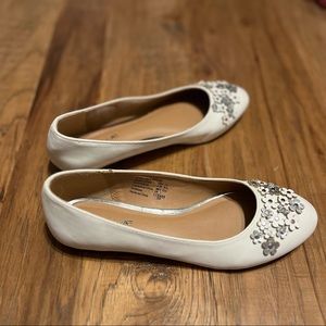 American Eagle Kids White Flats with Flowers